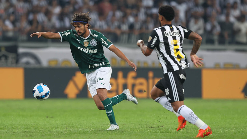 Após sair perdendo, o Palmeiras empatou com o Atlético Mineiro, fora de casa, por 2 a 2, pelo jogo de ida das quartas de final da LIbertadores. Apesar de Murilo ter diminuído para os visitantes e Danilo empatado, Gustavo Scarpa chamou todas as atenções e foi o maior destaque individual. (por Julia Mazarin)