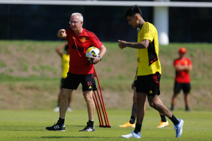 Pulgar já está regularizado e pode ser relacionado para a partida de sábado, contra o São Paulo.