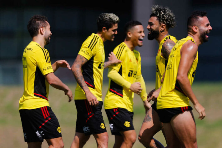 Após folga na última quarta-feira, o Flamengo se reapresentou nesta quinta-feira e iniciou a preparação para encarar o São Paulo, sábado, pelo Brasileirão.