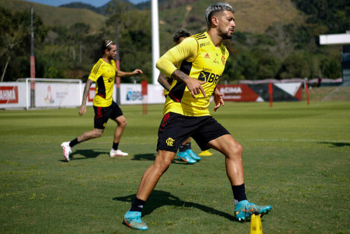 "Além de ser melhor jogador da América do Sul há no mínimo três anos, tem características que faltam hoje na Seleção e um poder decisivo incrível "