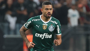 O meia chegou para suprir a ausência de Gustavo Scarpa ao final da temporada, já que o camisa 14 decidiu realizar o sonho de atuar no futebol europeu. O Palmeiras desembolsou 5 milhões de euros (R$ 26,3 milhões), e ele já fez uma boa estreia no clássico contra o Corinthians.