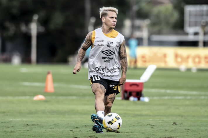 Soteldo - Após mais de um ano de sua saída do Santos, o venezuelano retornou para o time da Vila Belmiro. O jogador, que até tem o símbolo do clube tatuado, tinha sido vendido para quitar a dívida da sua compra.