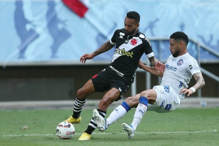 FECHADO - O atacante Alex Teixeira está livre no mercado da bola para acertar com qualquer clube. Isso porque o contrato dele com o Vasco se encerrou em 31 de dezembro de 2022. O nome do jogador já não consta no Boletim Informativo de Registros de Atletas (BIRA) da Ferj.