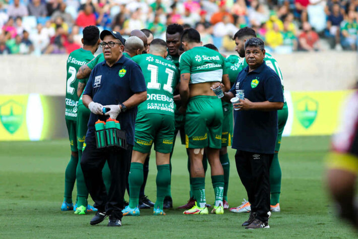 Cuiabá    Sobe: Rodriguinho: Entrou no segundo tempo e mostrou faro de gol, mas o VAR anulou    Desce: Alesson: Não mostrou o mesmo talento de outras oportunidades