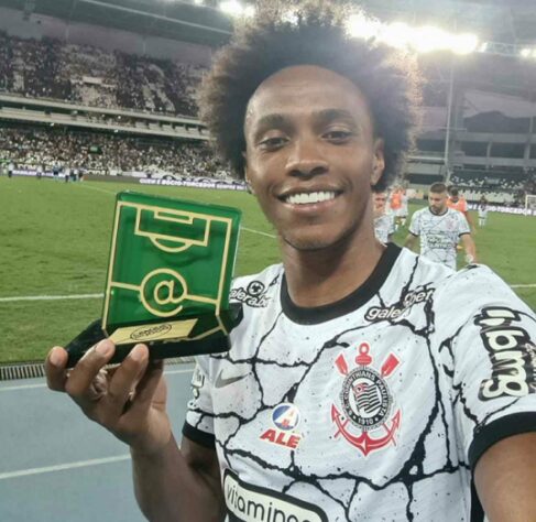 Melhor atuação? - Ainda sob fortes críticas pela pouca produção ofensiva, Willian respondeu em campo na primeira rodada do Brasileirão, onde deu duas assistências na vitória por 3 a 1 do Corinthians sobre o Botafogo, no Nilton Santos. Ele foi eleito o Craque do Jogo pela atuação inspirada contra o Glorioso.