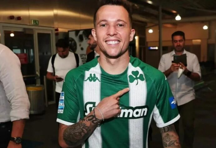 Bernard, ex-atacante do Atlético-MG, foi anunciado como novo reforço do Panathinaikos, da Grécia. O jogador deixou o Al Sharjah, dos Emirados Árabes, em negociação sem valores revelados. Em caso de montante no acordo, o Galo terá direito a 2,335% sobre o preço final, devido ao mecanismo de solidariedade.