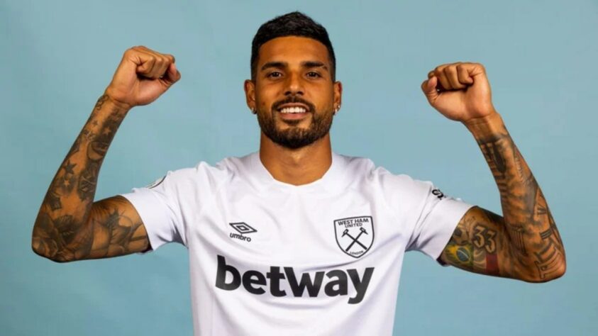 FECHADO - Sem espaço no elenco do Chelsea, o lateral-esquerdo Emerson Palmieri acertou com o West Ham, também da Inglaterra. Nesta terça-feira, o jogador ítalo-brasileiro, de 28 anos, foi anunciado oficialmente pelos Hammers.