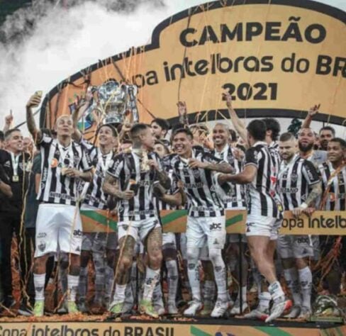 9º lugar - Atlético-MG: 17700 pontos / Alguns dos títulos considerados: 47 campeonatos mineiros, uma Libertadores, 2 Brasileiros e duas Copas do Brasil.