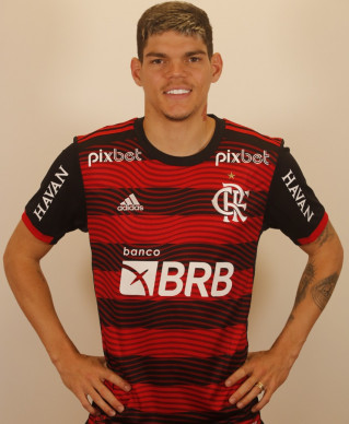 Ayrton Lucas - 6,0 - Forte no apoio, participou ativamente do terceiro gol do Flamengo, quando ergueu a cabeça e cruzou rasteiro para Arrascaeta. 