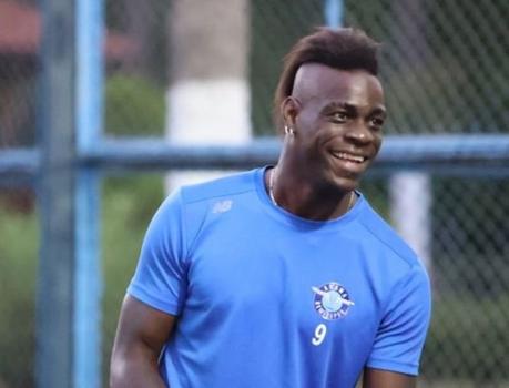 MÁRIO BALOTELLI - BARCELONA - O atacante italiano fez teste no Barcelona, porém foi ispensado. O clube espanhol alegou motivos comportamentais como razão para a dispensa. 