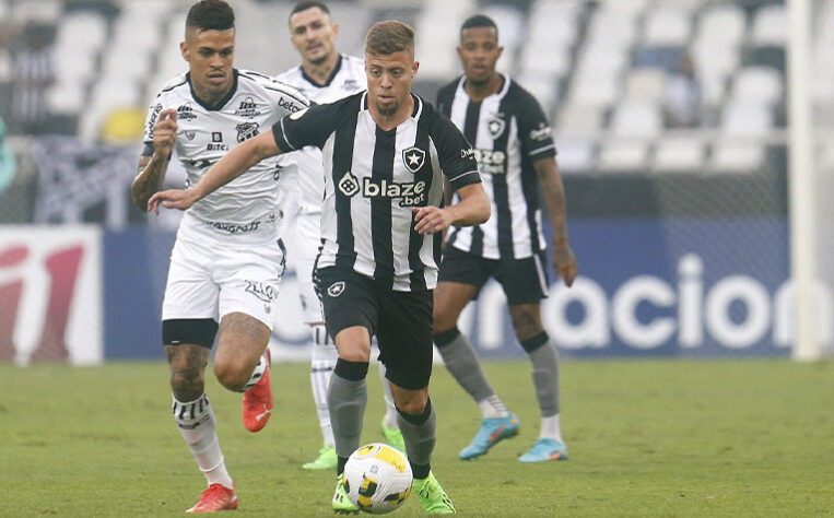 Ceará: Sobe - Cresceu muito no 2° tempo, dominando mais a partida e empatando no começo com Mendoza. Com as alterações, o time ganhou uma outra cara. Desce - Foi dominado pelo Botafogo no 1° tempo sofrendo um gol.