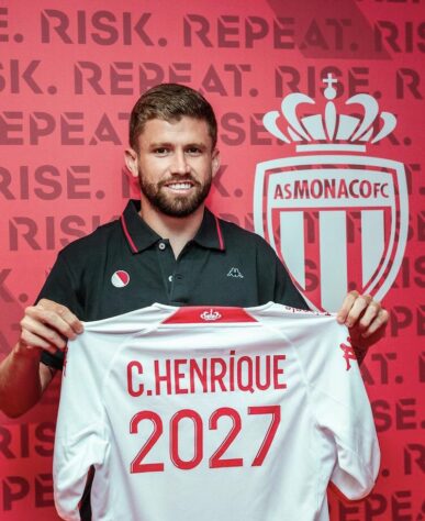 FECHADO - Caio Henrique renovou com o Monaco. Sondado pelo Chelsea e pelo Barcelona, o lateral ex-Santos e Fluminense optou por prorrogar o vínculo com o time até 2027.