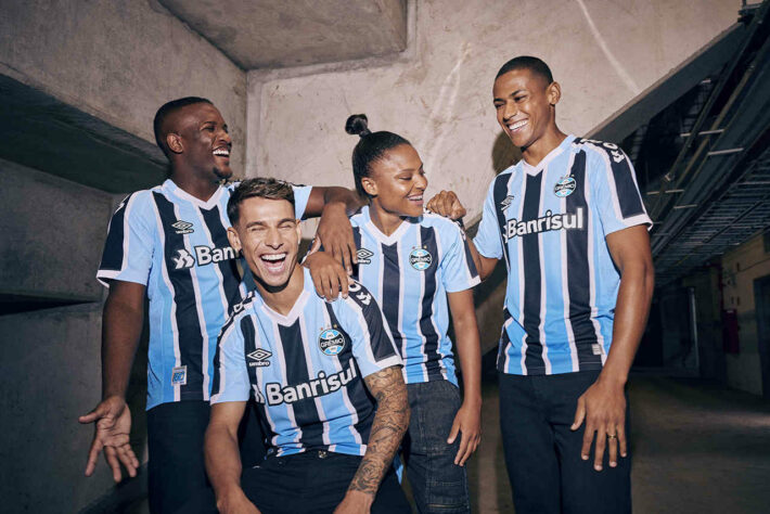 10º - Grêmio - Valor da camisa: R$ 299,99 - Fornecedor do material esportivo: Umbro