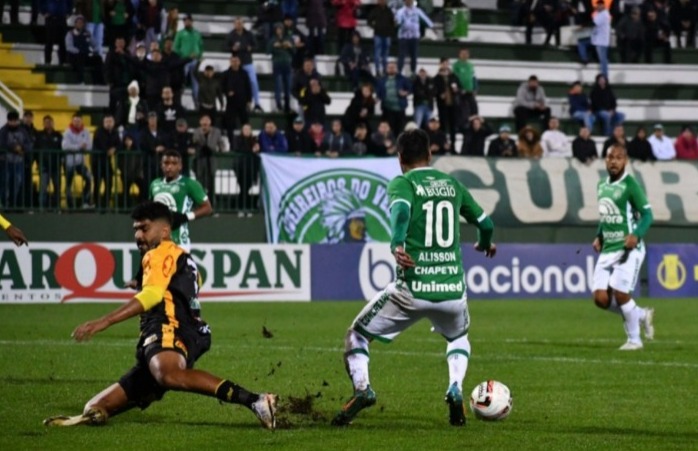 14º lugar: CHAPECOENSE (32 pontos) - 28 jogos - Acesso: 0.17% /Rebaixamento: 21.2%