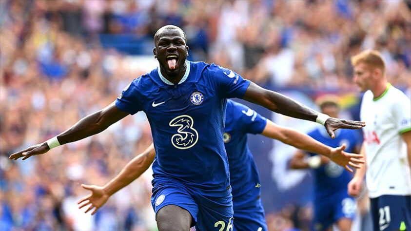 1º lugar: CHELSEA - 201,5 milhões (R$ 1,2 bilhão) - Jogadores contratados: Marc Cucurella, Raheem Sterling, Kalidou Koulibaly (foto), Carney Chukwuemeka e Cesare Casadei