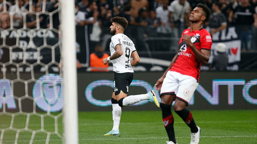 4º lugar: CORINTHIANS (39 pontos) - 23 jogos - Título: 3.3% / Libertadores: 50.8% / Sul-Americana: 46.7% / Rebaixamento: 0.008%