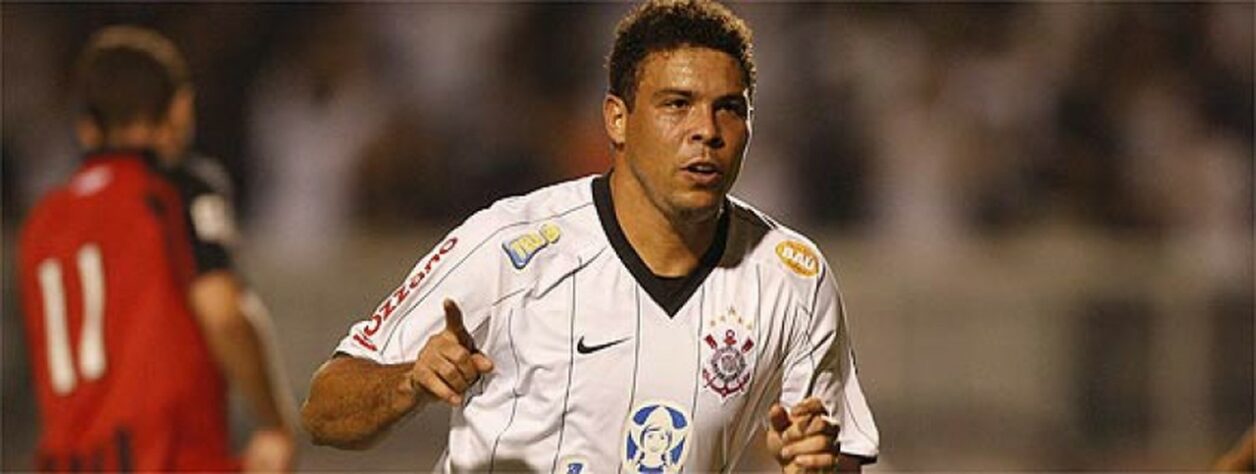 Em 2009, o Corinthians foi campeão da Copa do Brasil. Mas para isso precisou reverter uma situação adversa contra o Athletico-PR nas oitavas de final. No jogo de ida, o Timão foi derrotado por 3 a 2, em Curitiba, em uma partida que esteve perdendo por 3 a 0 em determinado momento. Na volta, Ronaldo brilhou, marcou dois gols e garantiu a classificação corintiana. 