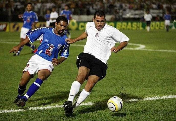 Em 2005, o Corinthians quase passou por um dos maiores vexames da sua história quando perdeu por 3 a 0 para o modesto Cianorte, do interior do Paraná, no jogo de ida da segunda fase da Copa do Brasil. Mas na volta, em partida realizada no estádio do Pacaembu, o Timão partiu para remontada e goleou o clube paranense por 5 a 1. 