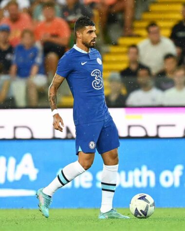 ESQUENTOU - O jornalista Fabrizio Romano afirmou que Chelsea e West Ham United entraram em um acordo pelo lateral Emerson Palmieri. Agora, falta apenas um acerto entre os "hammers" e o brasileiro para a transação ocorrer.