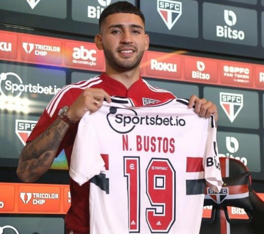 FECHADO - Nahuel Bustos anunciou sua saída do São Paulo. O jogador publicou uma nota em suas redes sociais agradecendo sua passagem pela equipe.