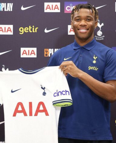 FECHADO - O Tottenham anunciou a contratação do lateral-esquerdo Destiny Udogie. O defensor de 19 anos assinou vínculo com os Spurs até junho de 2027, mas vai continuar na Udinese por empréstimo até o final desta temporada.