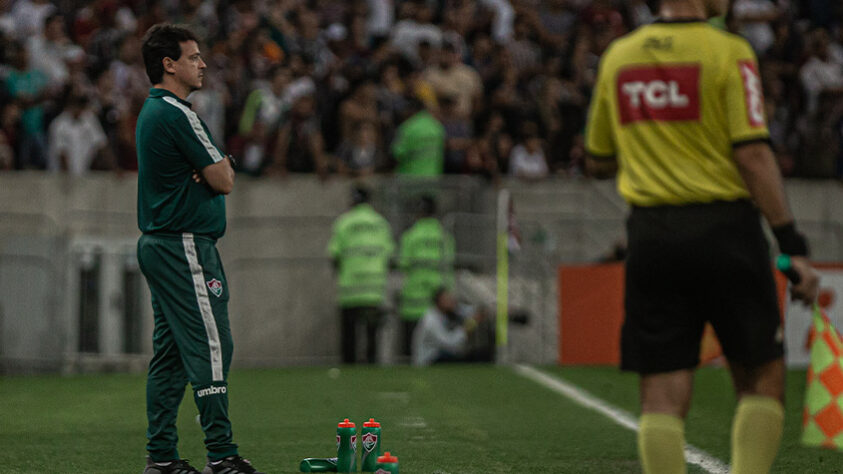 ESQUENTOU - O Fluminense iniciou na última segunda-feira as conversas pela renovação de Fernando Diniz. O atual vínculo do treinador vai até o fim de 2022 e o Tricolor já negocia pela ampliação do contrato. A informação foi divulgada pelo "ge" e confirmada pelo LANCE!.