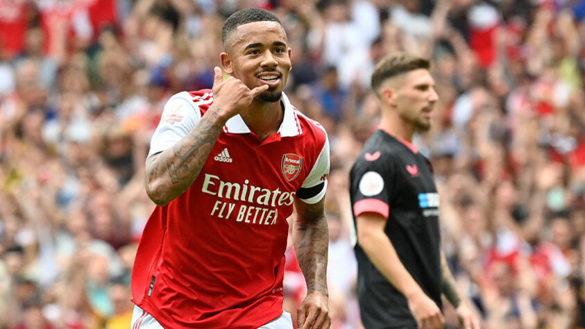 O atacante Gabriel Jesus é reforço do Arsenal. Os Gunners pagaram cerca de 45 milhões de libras (R$ 289 milhões) ao Manchester City, fechando por cinco anos com o brasileiro. Diante disso, com direito ao mecanismo de solidariedade, além de possuir 5% dos direitos do atleta, o Palmeiras receberá cerca de R$ 21 milhões na negociação.