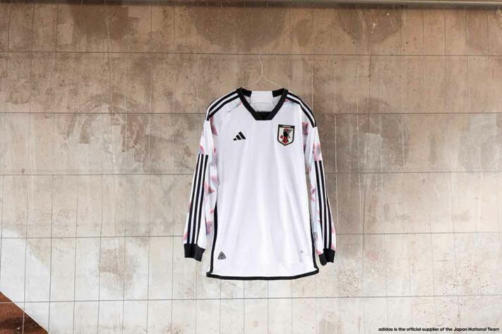 Japão (grupo E): camisa 2 / fornecedora: Adidas