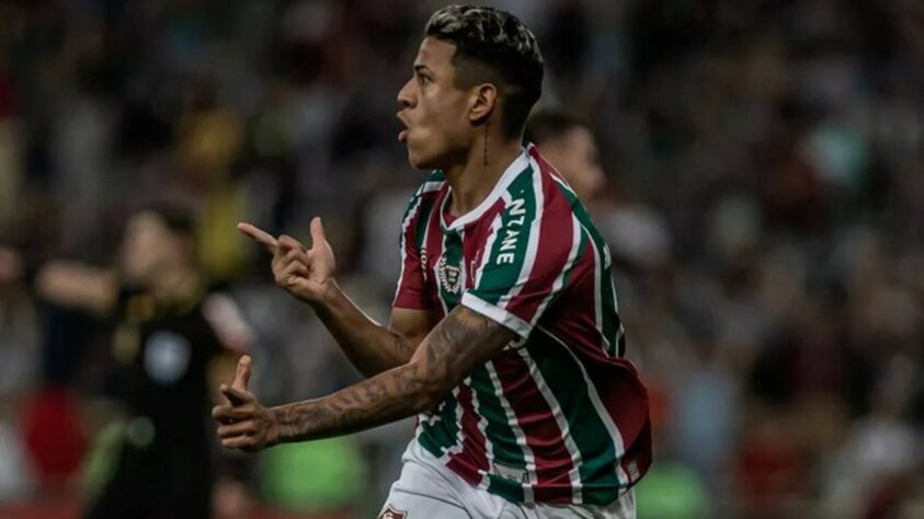 ESQUENTOU - O Fluminense encaminhou a venda de Matheus Martins para a Udinese. Recentemente, o clube italiano fez uma investida de € 9 milhões de euros (aproximadamente R$ 46,8 milhões), entre valores fixos e bônus, pelo atacante de 19 anos, que brilhou no clássico contra o Botafogo, no último domingo. A informação foi inicialmente divulgada pelo portal 'Uol'.