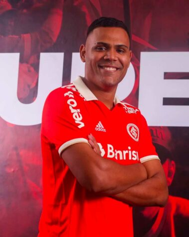 FECHADO - O Internacional emitiu nota oficial informando que chegou a um acordo para rescindir o contrato do centroavante Mikael. O atacante de 23 anos de idade tinha vínculo com o Colorado até julho deste ano.