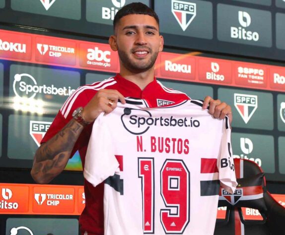 FECHADO - Nahuel Bustos foi apresentado oficialmente pelo São Paulo. Por empréstimo, o atacante argentino, que estava no Girona, assinou seu vínculo até o meio de 2023 com opção de mais seis meses de contrato