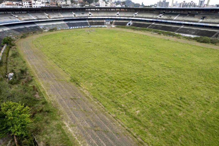 GALERIA: imagem mais aproximada da pista de atletismo e do gramado do Olímpico.