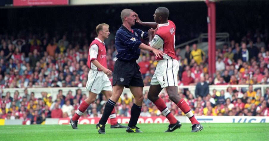 Patrick Vieira x Roy Keane - A rivalidade era forte entre os capitães de Arsenal e Manchester United no início dos anos 2000. Porém, um episódio ficou marcado. Em 2005, Patrick Vieira e Roy Keane quase chegaram às vias de fato no túnel antes do início do jogo. O ex-meia dos Diabos Vermelhos se revoltou com as provocações dos jogadores dos Gunners no aquecimento com seu companheiro de equipe, Gary Neville. Em seguida, Vieira jogou água em Keane, que teve que ser segurado pelos companheiros.