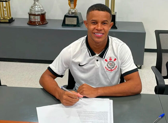 Pedrinho (meia, Corinthians) - Não é aquele Pedrinho (atualmente no Atlético-MG). O jovem, de 16 anos, assinou contrato profissional em junho deste ano. É um dos destaques do Sub-17 e será lançado para o Sub-20 visando a próxima temporada.