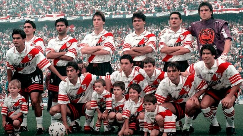 RIVER PLATE: Assim como o Vasco, o clube argentino tinha um grande elenco e viveu grandes momentos na década de 90.