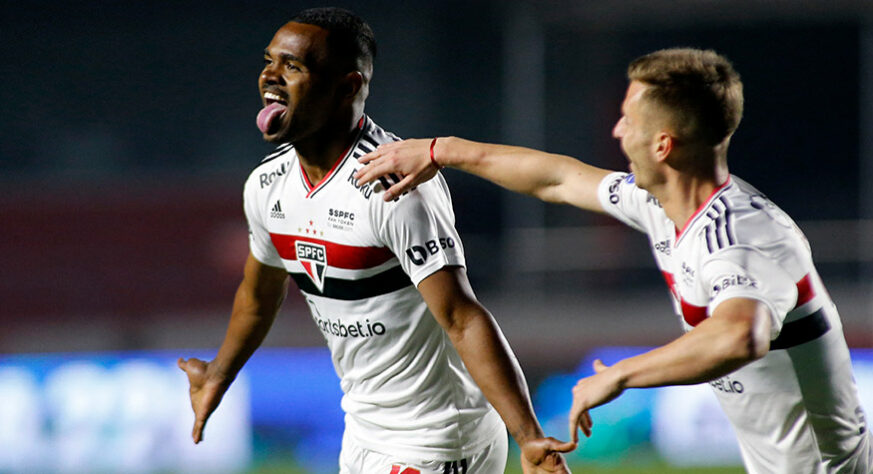 Mesmo com pênalti perdido por Calleri, Nikão foi o responsável por salvar a noite do São Paulo. Em um jogo truncado e com poucas oportunidades, o camisa 10 entrou no segundo tempo e abriu o placar para a equipe da casa. Assim, o Tricolor venceu o Ceará por 1 a 0 e chega com vantagem mínima para o jogo de volta pelas quartas de final da Copa Sul-Americana, que acontecerá na Arena Castelão. Veja a atuação individual dos jogadores. (Por Izabella Giannola).