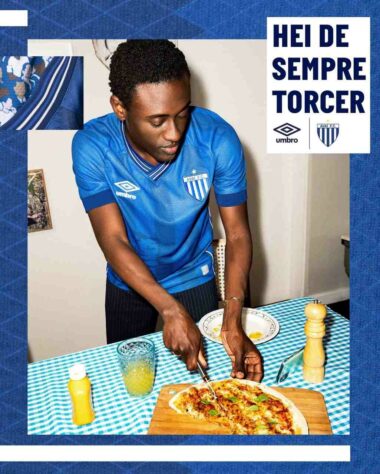 Terceira camisa do Avaí / Fornecedora de material esportivo: Umbro