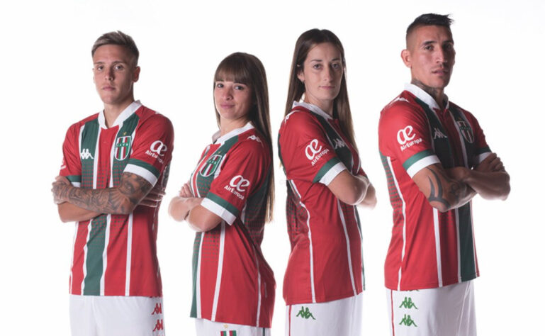 O Vélez já lançou outras camisas 3 com as cores vermelho, branco e verde. Na foto, a camisa de 2021.