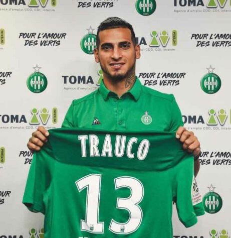 Miguel Trauco - Peru - Posição: Lateral-esquerdo - Idade: 30 anos - Último time: Saint-Étienne - Sem clube desde 01/07/2022 - Valor de mercado: 1,8 milhão de euros (R$ 9 milhões)