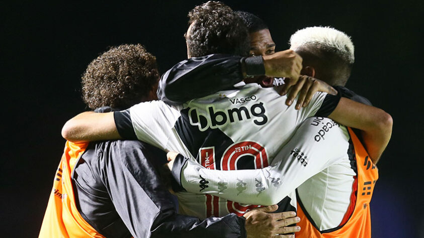 O Vasco venceu o Guarani por 2 a 1 e segue invicto nas partidas como mandante na Série B do Brasileiro. A noite ficou marcada pelas boas atuações das crias da Colina. Inclusive, Eguinaldo marcou um dos gols e foi decisivo para o resultado do placar final. Veja as notas do Cruz-Maltino e os pontos positivos e negativos do Bugre (por Matheus Guimarães).