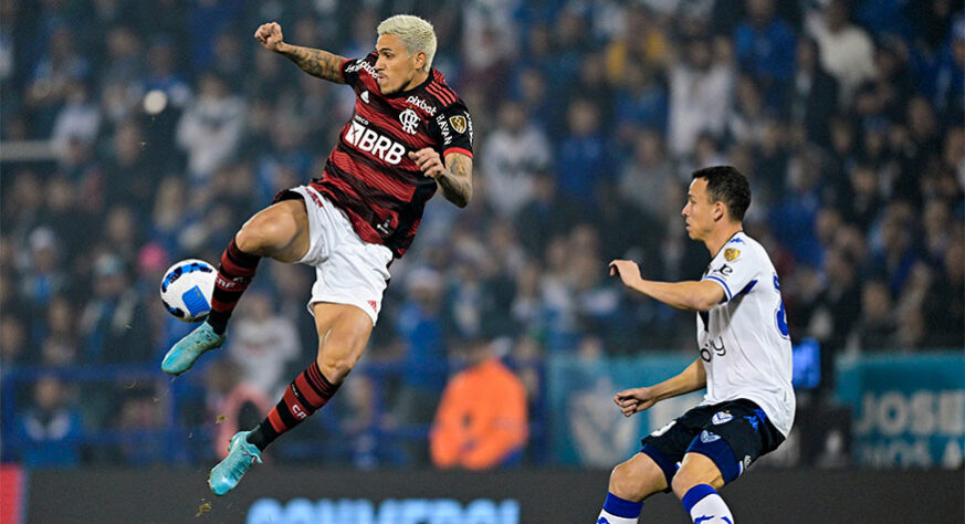 Flamengo deu um gigantesco passo rumo à final da Libertadores. Em noite de grande atuação coletiva, o clube goleou o Vélez por 4 a 0, fora de casa, pelo jogo de ida da semifinal. Confira as notas a seguir. (por Núcleo Flamengo - reporterfla@lancenet.com.br)