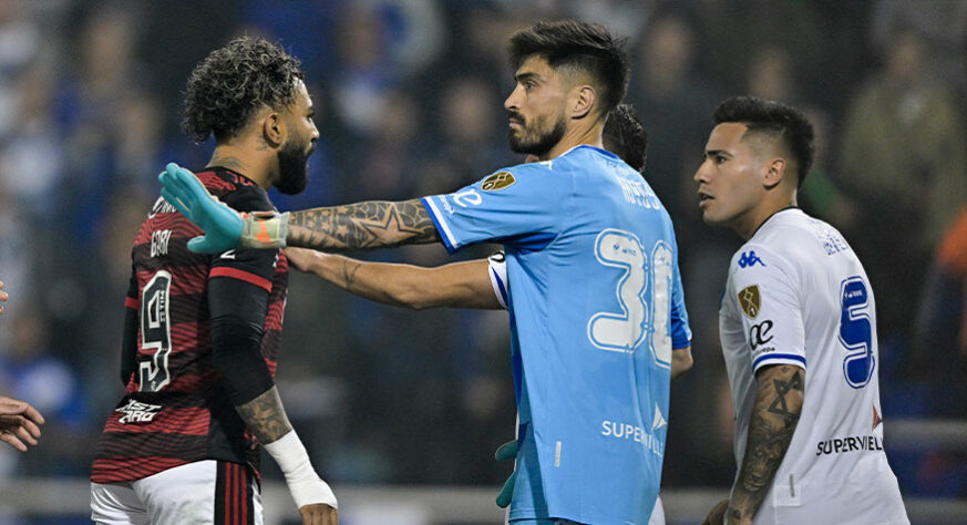 Vélez Sarsfield - SOBE: Apesar dos quatro gols sofridos, o goleiro Hoyos fez boas defesas e evitou uma goleada ainda maior. | DESCE: O restante da equipe esteve em um nível muito abaixo da média e praticamente não ofereceu perigo ao Flamengo.