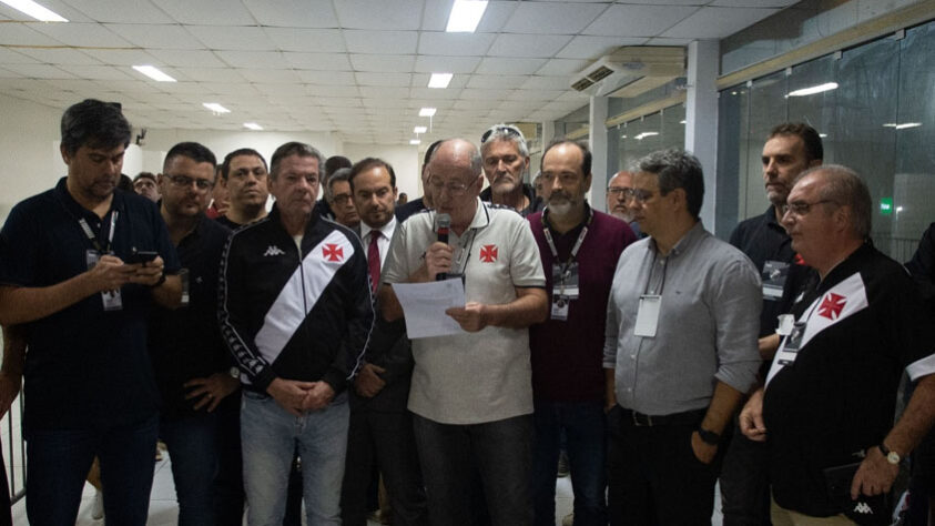 Conselheiros se reuniram para divulgar o resultado por volta das 22h10