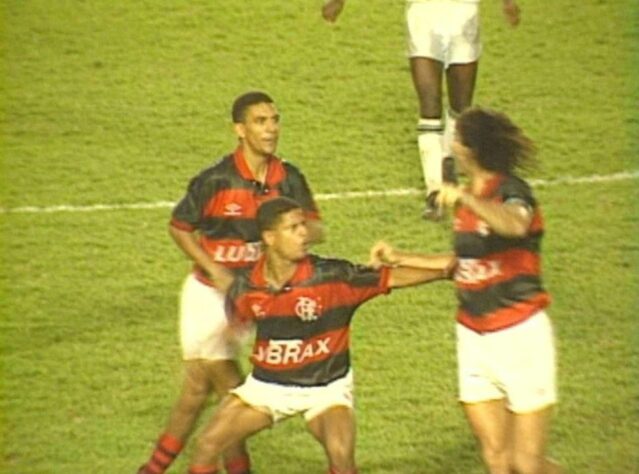 Em 1993, Djalminha e Renato Gaúcho roubaram a cena no clássico contra o Fluminense. O Flamengo foi derrotado por 3 a 2, de virada, e os jogadores trocaram empurrões dentro de campo. 