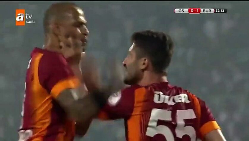 Em 2015, Felipe Melo encerrou sua trajetória no Galatasaray com o título da Copa da Turquia. O ponto final da história, no entanto, ficou marcado com uma briga com o companheiro Sarioglu. 