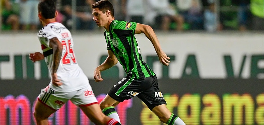 América-MG: Sobe - Wellington Paulista - Converteu o pênalti que abriu o placar para o Coelho e deixou Jandrei de joelhos no gol. Também foi responsável por criar boas jogadas, bastante intenso em campo. Desce - Setor defensivo - Principalmente no primeiro tempo, sofreu bastante com pressão do Tricolor. Falhou nos dois gols de Luciano, sem conseguir acompanhar o jogador.