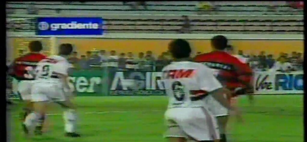 O São Paulo voltou à decisão da bizarra Copa Ouro em 1996. E voltou a ser vice. O algoz da vez foi o Flamengo, que venceu por 3 a 1 em Manaus (AM) a decisão.