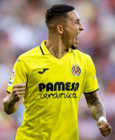 ESQUENTOU - Arsenal e Liverpool iniciam uma briga pela contratação de Yéremy Pino, segundo o "As". O Villarreal estaria disposto a aceitar uma proposta entre 40 e 50 milhões de euros (entre R$ 209 milhões e R$ 261 milhões) para negociar o atacante de 19 anos.