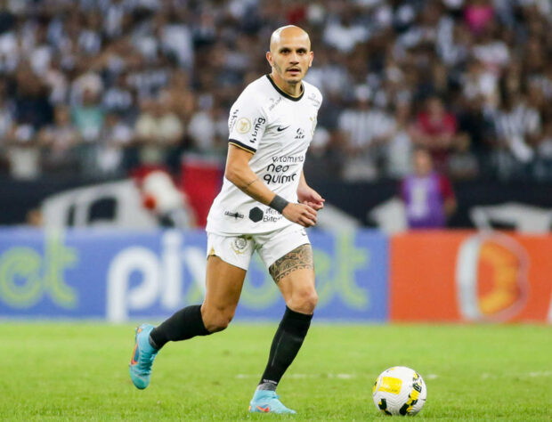 Fabio Santos - lateral-esquerdo - 37 anos - atualmente no Corinthians