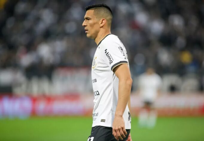 Fabián Balbuena (zagueiro) - Oito Dérbis pelo Corinthians -  seis vitórias e duas derrotas.